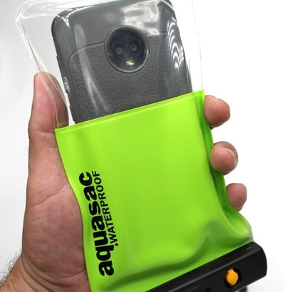 купить Водонепроницаемый чехол для телефона Aquasac Waterproof Phone Case Green в Вологде - фото 