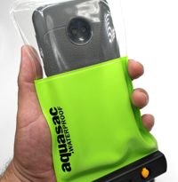 купить Водонепроницаемый чехол для телефона Aquasac Waterproof Phone Case Green в Ростове-на-Дону - фото 